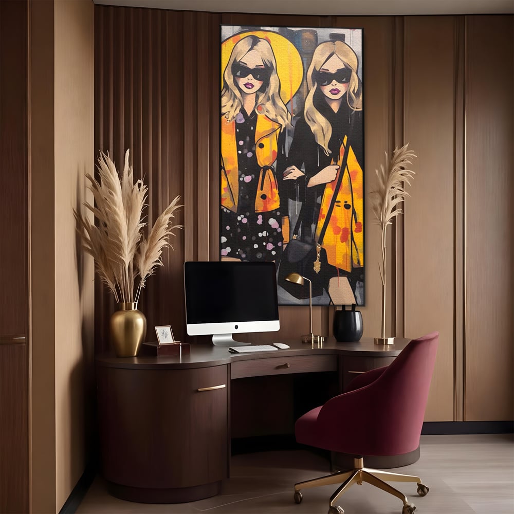Tablou canvas cu ilustratie cu doua femei fashion, in rama de aluminiu negru, pe perete intr-un birou